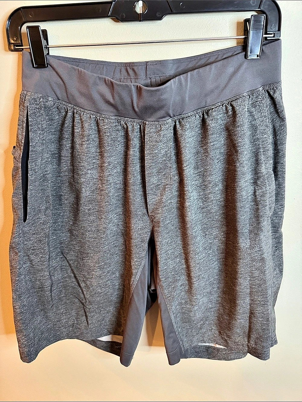 Lululemon T.H.E. Short Linerless 9" Gray Athletic Shorts Medium